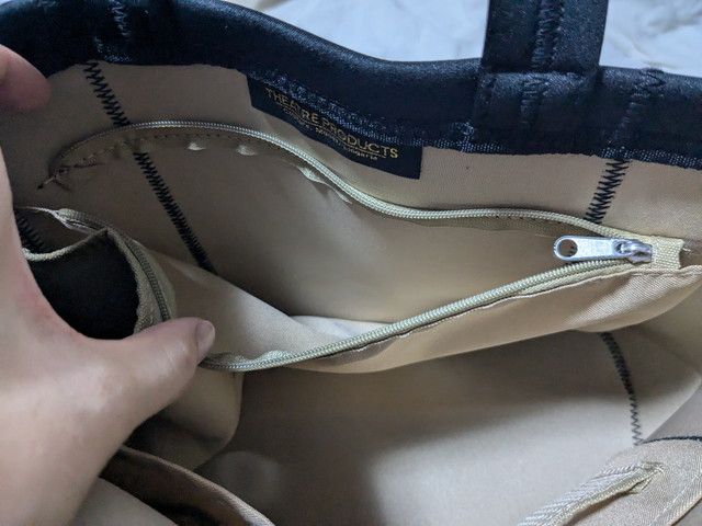 シアタープロダクツバッグのファスナーポケット