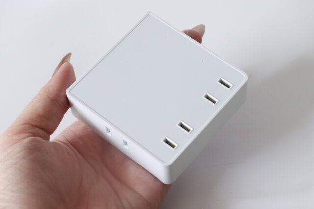 ダイソー 4個口スクエアタップ