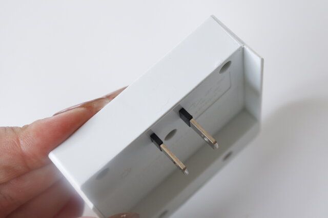 ダイソー 4個口スクエアタップ 絶縁カバー