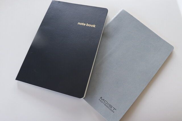 セリアのレザー調ノートと糸綴じノート