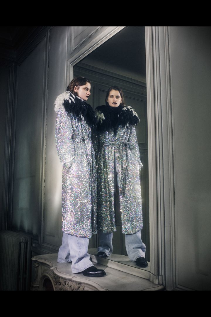 ドリス ヴァン ノッテン 2022-23年秋冬コレクションより。