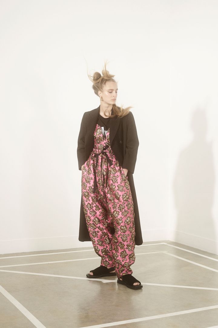 コルヴィル 2019-20年秋冬コレクションより。