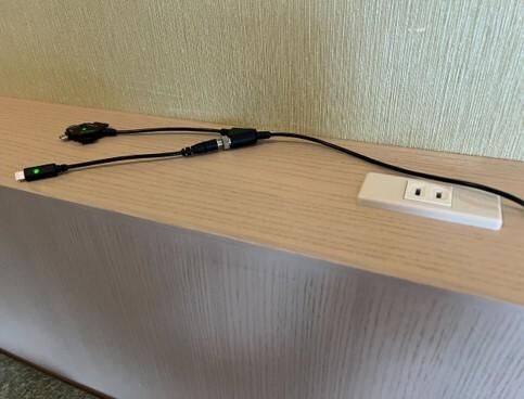枕元にコンセント＆充電ケーブル