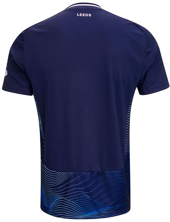 レッドブルが話題！リーズ・ユナイテッドが新サードユニフォームを発表 “曲線”が美しいと好評