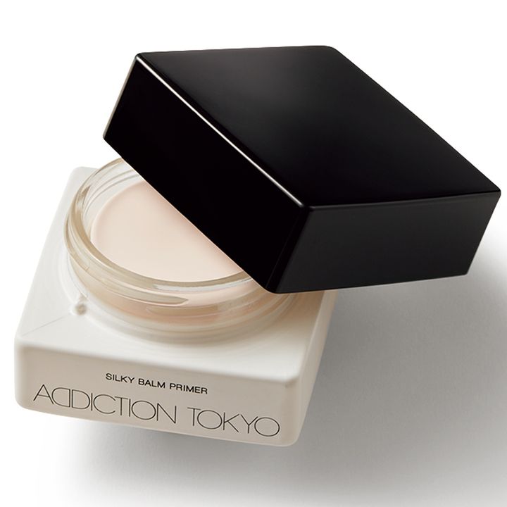 ADDICTION シルキーバームプライマーが置かれている写真