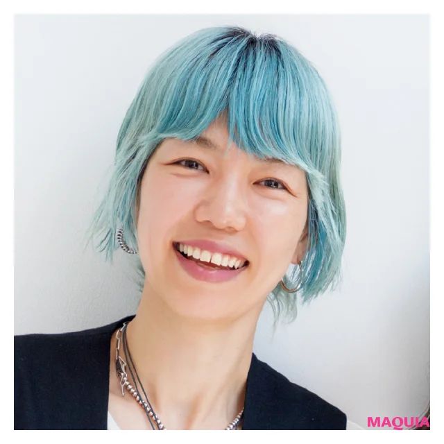 安達祐実さんが披露！ 夏から秋への移行期にぴったりな「抜け感カラールック」_4