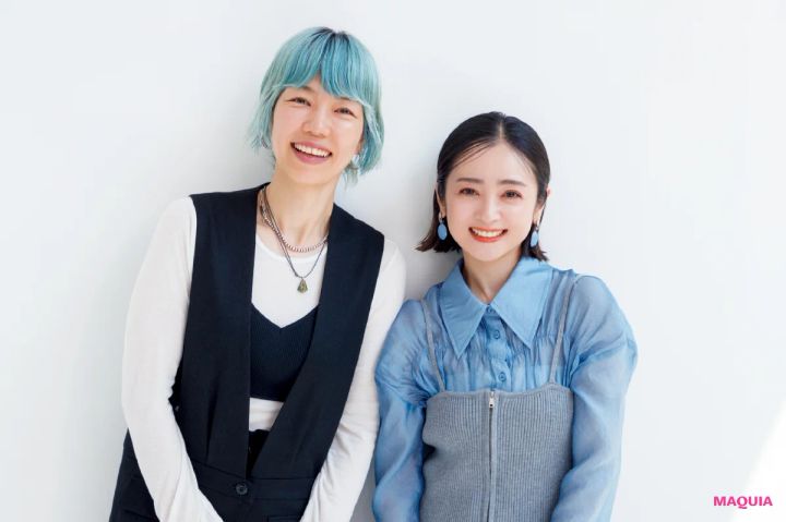 安達祐実さんが披露！ 夏から秋への移行期にぴったりな「抜け感カラールック」_2