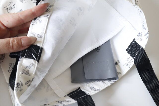 ダイソー220円ミッキートートバッグレビュー内ポケット