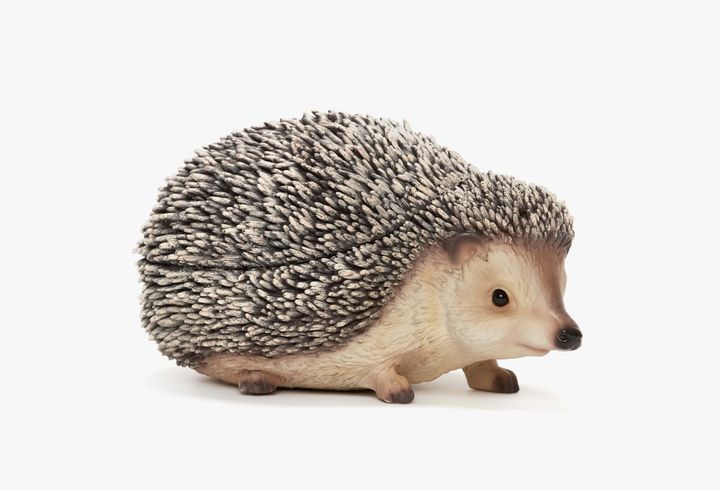 ヘッジホッグ クラッチバッグ ￥148,500／JW ANDERSON（JW アンダーソン 渋谷店 03-6277-5277） Photo_ Courtesy of JW ANDERSON