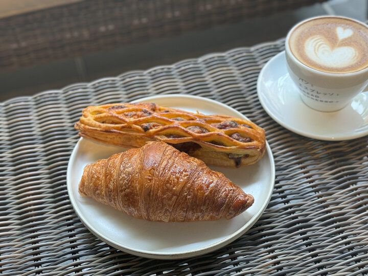 高輪にオープン♪お花に囲まれた店内でパリパリのクレープを「クレープとエスプレッソと花束を」