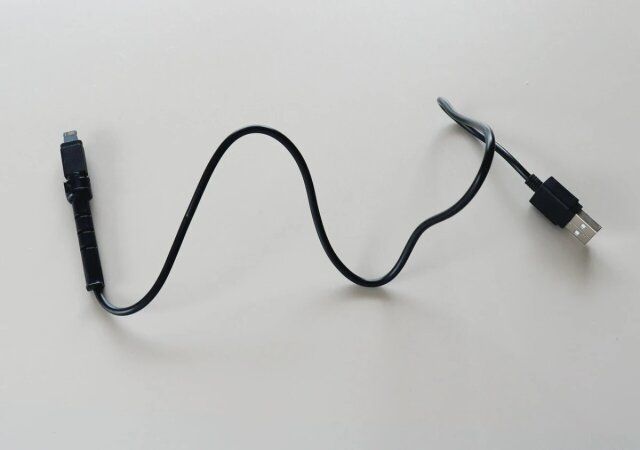 ダイソー ライトニング用スタンド ケーブル