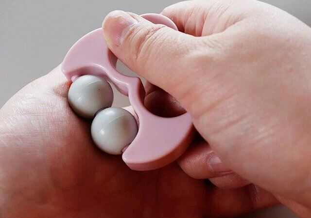 ミニ携帯フェイスローラー ダイソー 手のひらサイズ