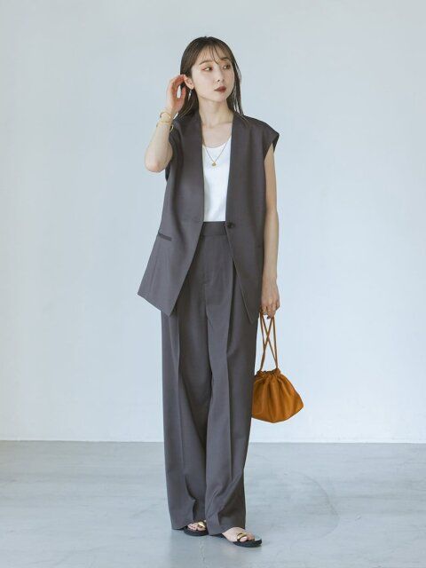 グレーワイドパンツのコーデ4