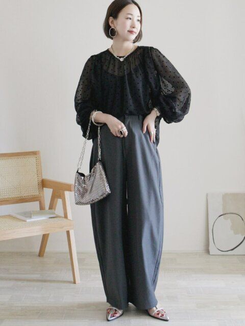 グレーワイドパンツのコーデ5