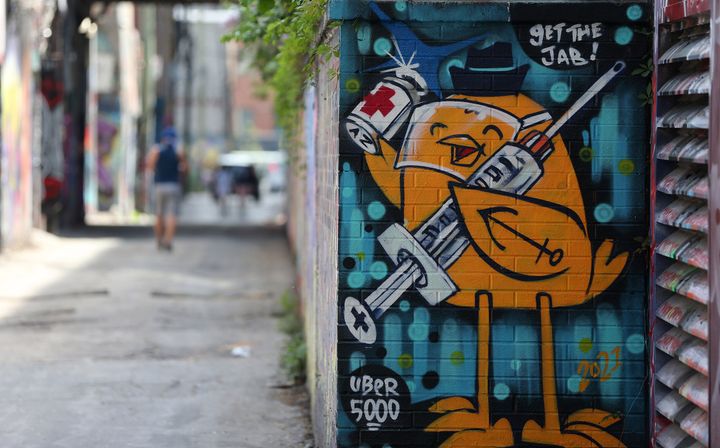 街のあちこちで見かけるイエローバードは、トロントを代表するアーティストの一人、Uber5000のキャラクター。Photo_ Getty Imaegs