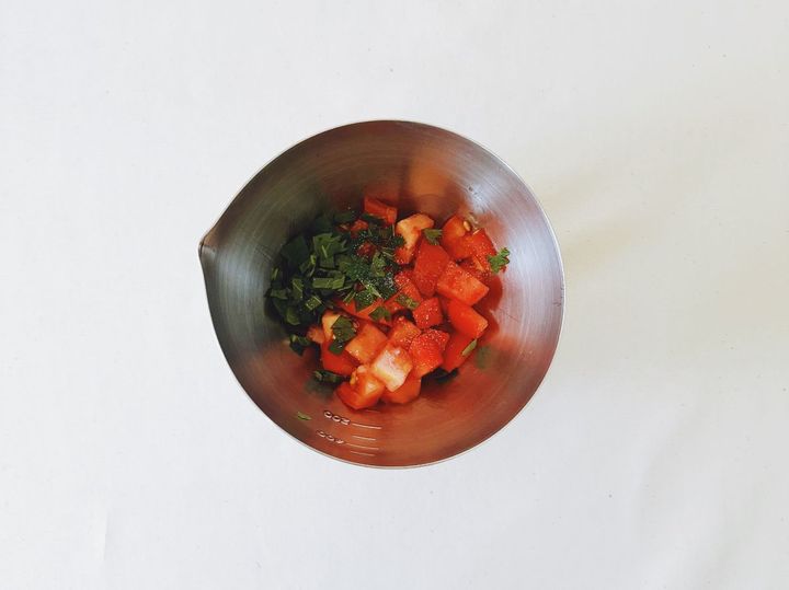 夏に食べたい！さっぱりトマトと大葉のブルスケッタの作り方【パン好きなsumire.のバゲットサンドのレシピ vol.24 〜レシピで旅するヨーロッパ〜】