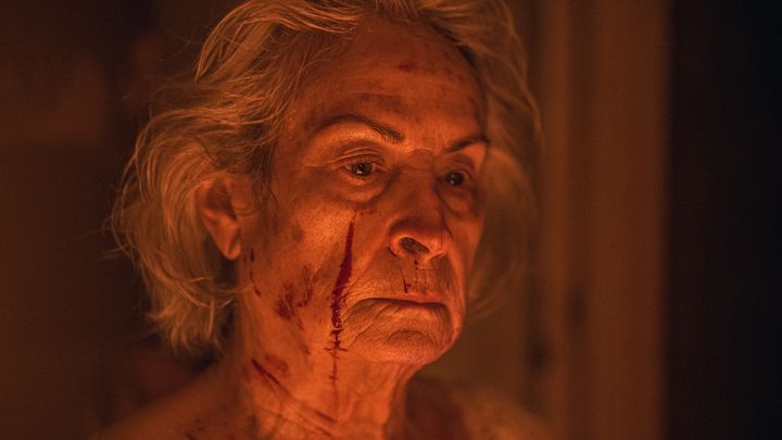 酷暑続くスペインで高齢女性が飛び降り、奇行を繰り返す老人たちが溢れる…老人ホラー『エルダリー／覚醒』本予告