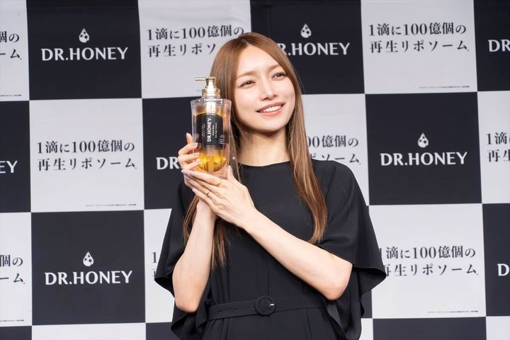 「DR.HONEY」新商品発表会に登場した後藤真希さん