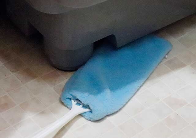 セリア スキマのヨゴレ取りモップ 使用例 しなり 隙間