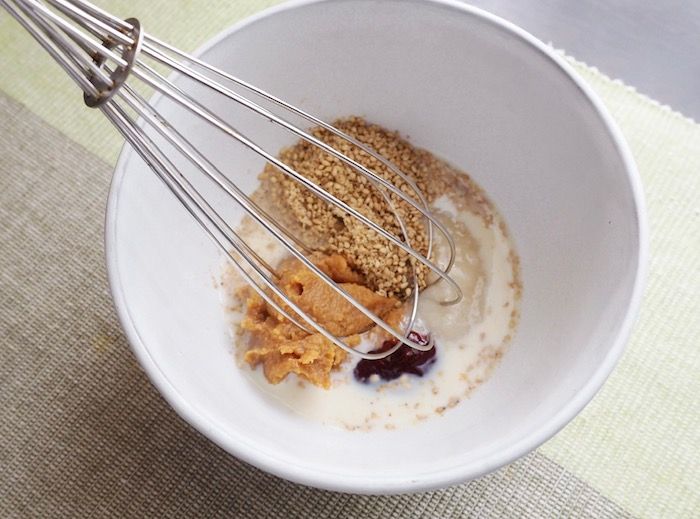 ボウルに材料を入れる