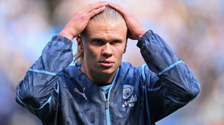 ハーランドのハットトリック、シティ選手がうんざり！記念ボールに“愚痴”を書き込む