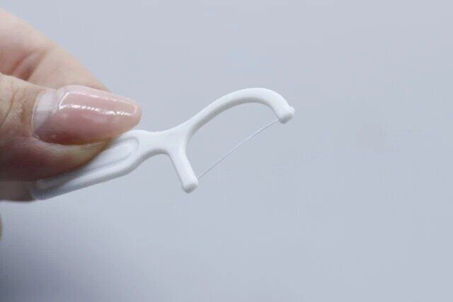 セリア 持ちやすいデンタルフロス デザイン