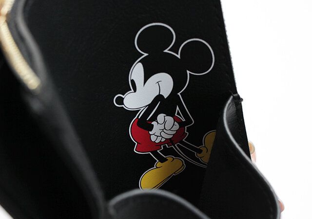 宝島社GLOW10月号増刊付録のマンハッタンポーテージとミッキーマウスコラボのお出かけスマホポシェット2