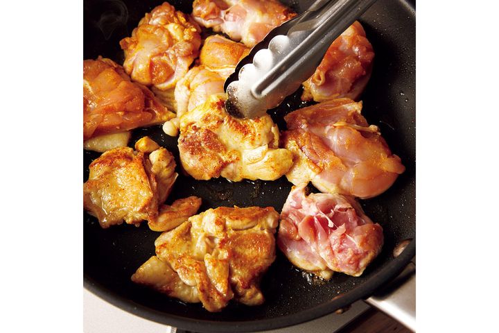 鶏肉を焼きつける