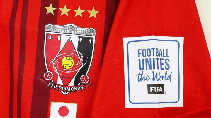 前代未聞！電撃監督交代の浦和レッズ、「途中延期の川崎戦」は前後半で違う監督が指揮を執ることに