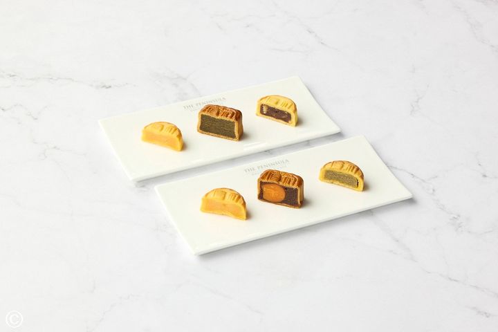 月餅の食べ比べセット（イートイン限定。月餅3 種類（日替わり）+ ドリンク¥2,200（税込）。販売期間／8月下旬販売開始予定