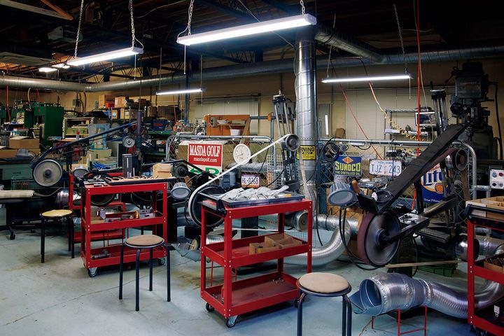 〈マスダゴルフ〉の工場内