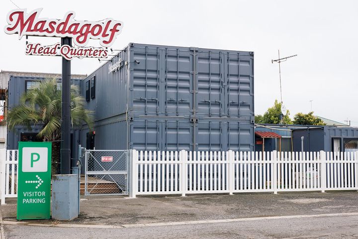 〈マスダゴルフ〉本社外観
