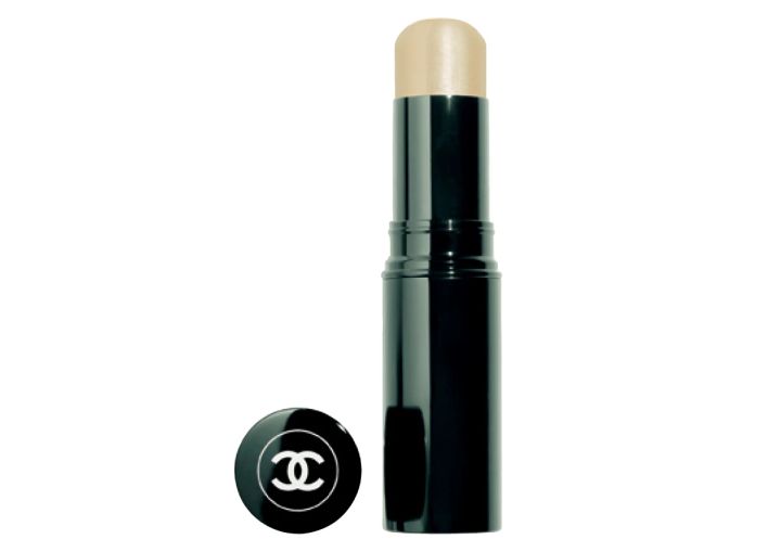 4.シミはカバーしない！ ハイライトで目眩まし_ボーム エサンシエル スカルプティング ¥7040／シャネル