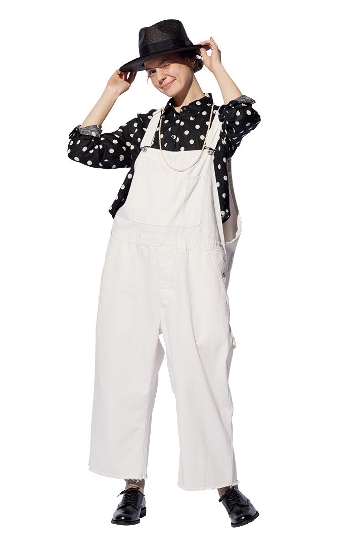 白いオーバーオールの着回し力は最強！スポーティ、モノトーンなど着こなし4選