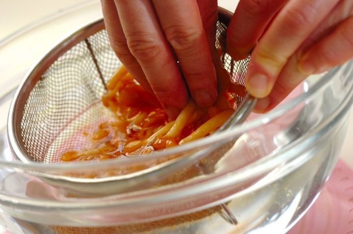 ナメコと麩のみそ汁の下準備1