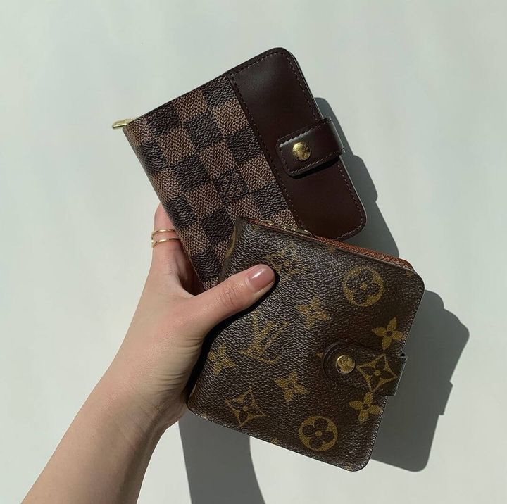 ルイ・ヴィトンの二つ折り財布