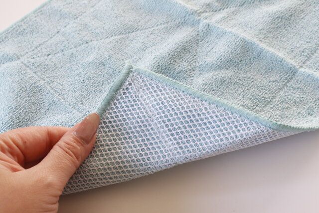 セリア 吸水・速乾水切りマット30×45cm メッシュ