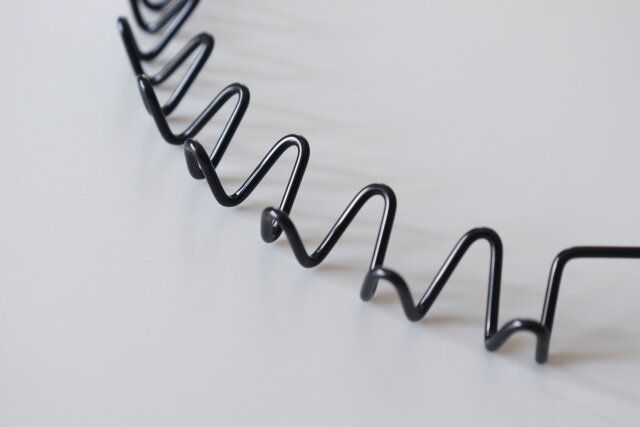 セリア 波型カチューシャ デザイン