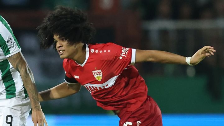 20歳チェイス・アンリ、シュトゥットガルト初先発で評価上げる！「抜擢がファンに好評」と現地報じる