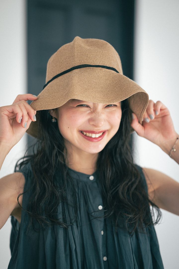 ブラック&ネイビーは落ち着く！ほど良い肌見せで抜け感をつくって【FUDGE FRIEND おしゃれさんの毎日コーディネート vol.422｜田中真里奈】