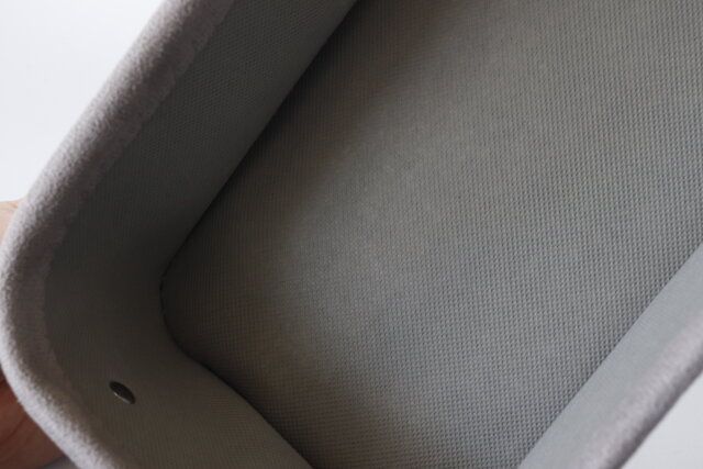 ダイソー 持ち手付スエード調収納ボックス 中の素材