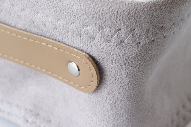 ダイソー 持ち手付スエード調収納ボックス 素材