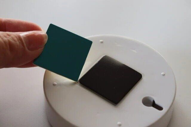 ダイソー 人感・明暗センサーLEDライト 金属プレート マグネット