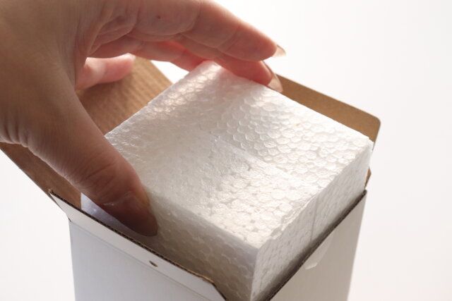 3COINS スリーコインズ ガラスオブジェ 包装