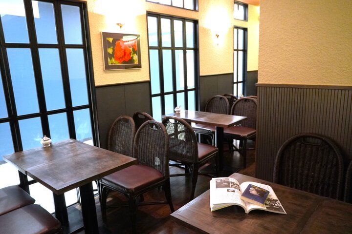 銀座のレトロな喫茶店で見つけた♪マスクメロンの果肉がゴロゴロ入った至福のパンケーキ「喫茶 ブリッヂ」