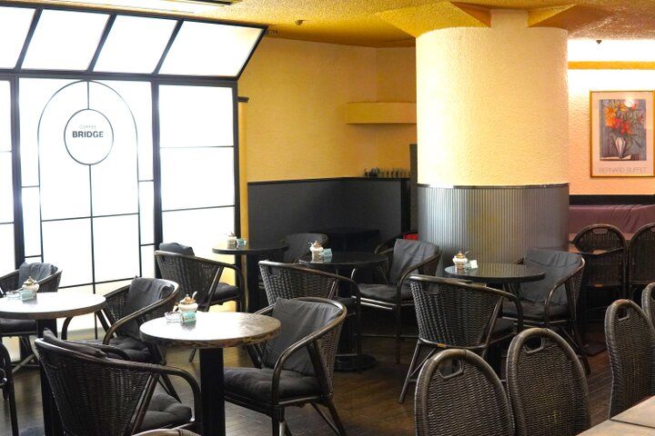 銀座のレトロな喫茶店で見つけた♪マスクメロンの果肉がゴロゴロ入った至福のパンケーキ「喫茶 ブリッヂ」