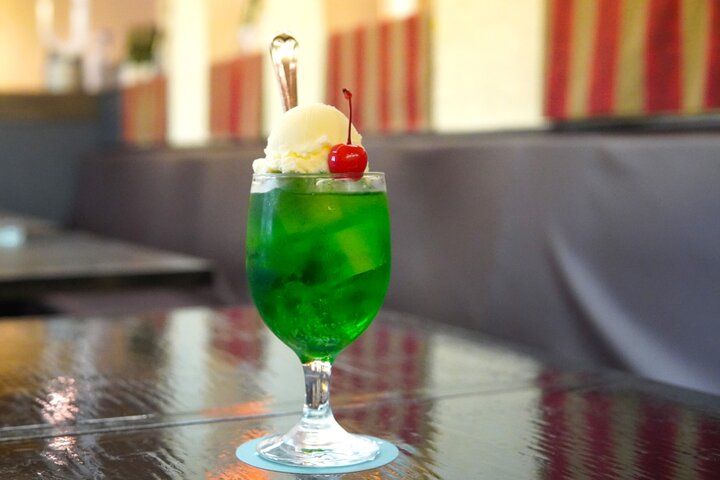 銀座のレトロな喫茶店で見つけた♪マスクメロンの果肉がゴロゴロ入った至福のパンケーキ「喫茶 ブリッヂ」