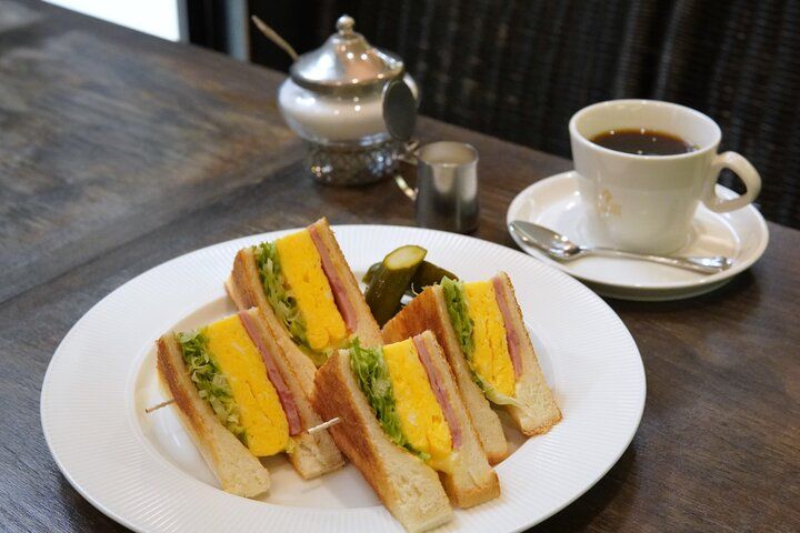 銀座のレトロな喫茶店で見つけた♪マスクメロンの果肉がゴロゴロ入った至福のパンケーキ「喫茶 ブリッヂ」