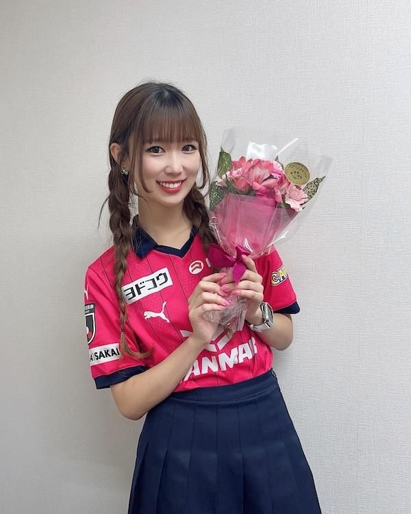 セレッソ大阪愛を胸に！スタジアムの女神、応援ナビゲータがゴール裏へ