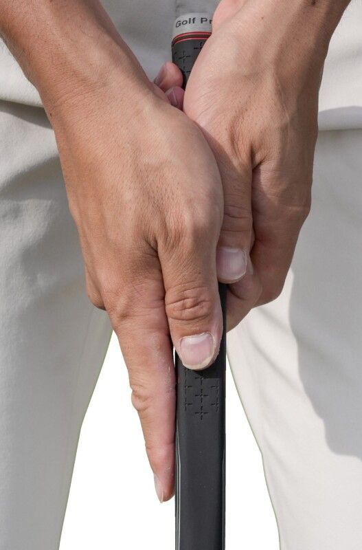 正しい握り方はどっち…？ショートパットのコツは握り方にあり！